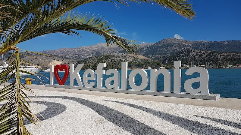 Κι όμως, δεν υπάρχουν μόνο ροζ σύννεφα στον τουρισμό - Η περίπτωση της Κεφαλονιάς και της Ιθάκης