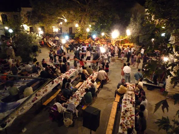 Από τη Ρομπόλα στις καντάδες: Ο απόλυτος οδηγός για τα πανηγύρια της Κεφαλονιάς και της Ιθάκης